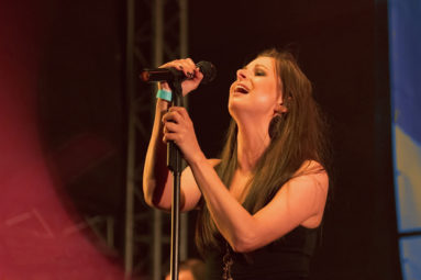 A Napra együttes ingyenes koncertjén, Erzsébet tér, Budapest, 2014.05.24